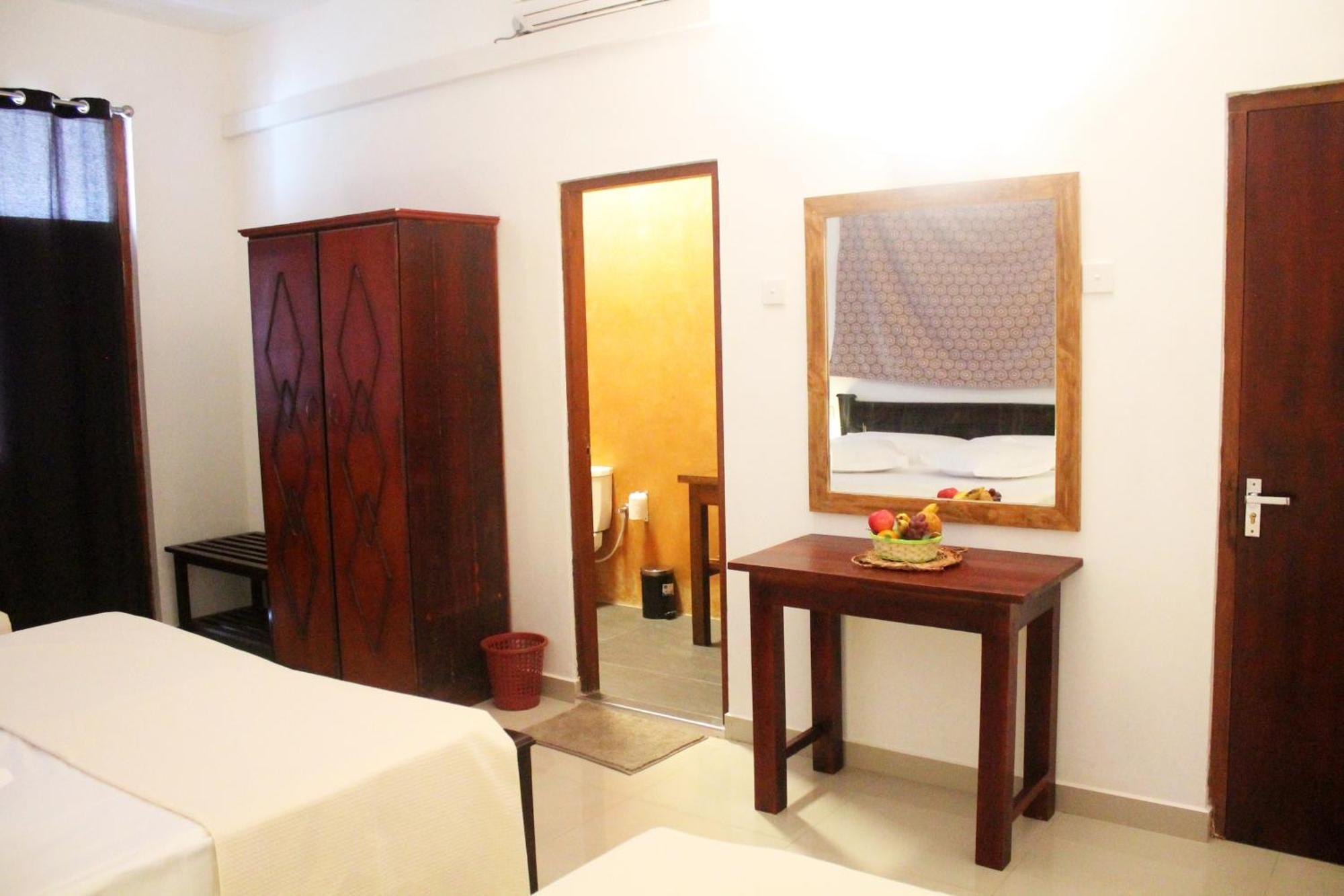 Coral Seas Beach Hikkaduwa Room photo